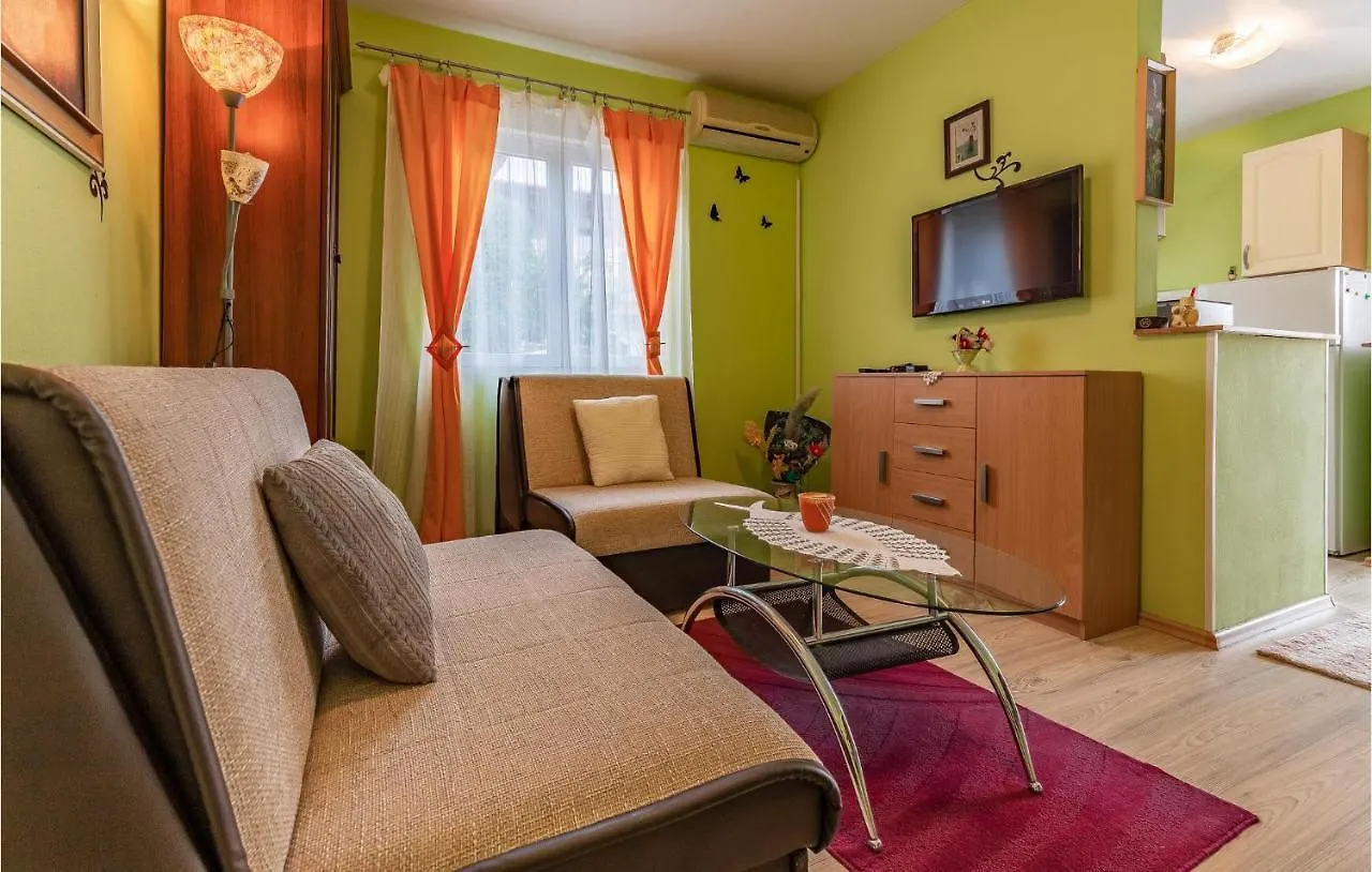 Nice Apartment In Premantura With Wifi 0*,