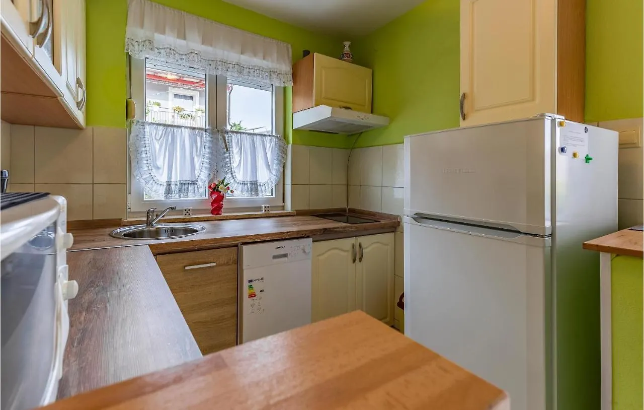 Nice Apartment In Premantura With Wifi 0*,
